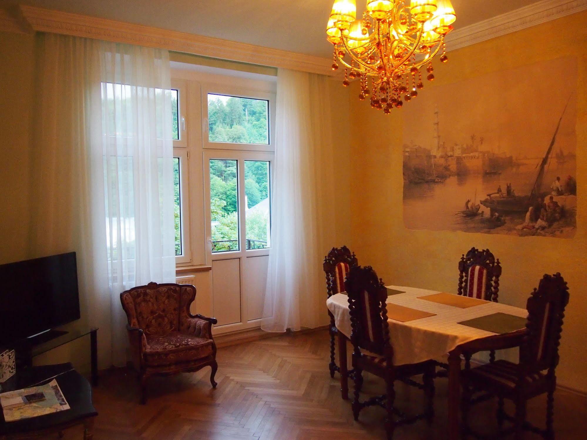 Lyra * Karlovy Vary